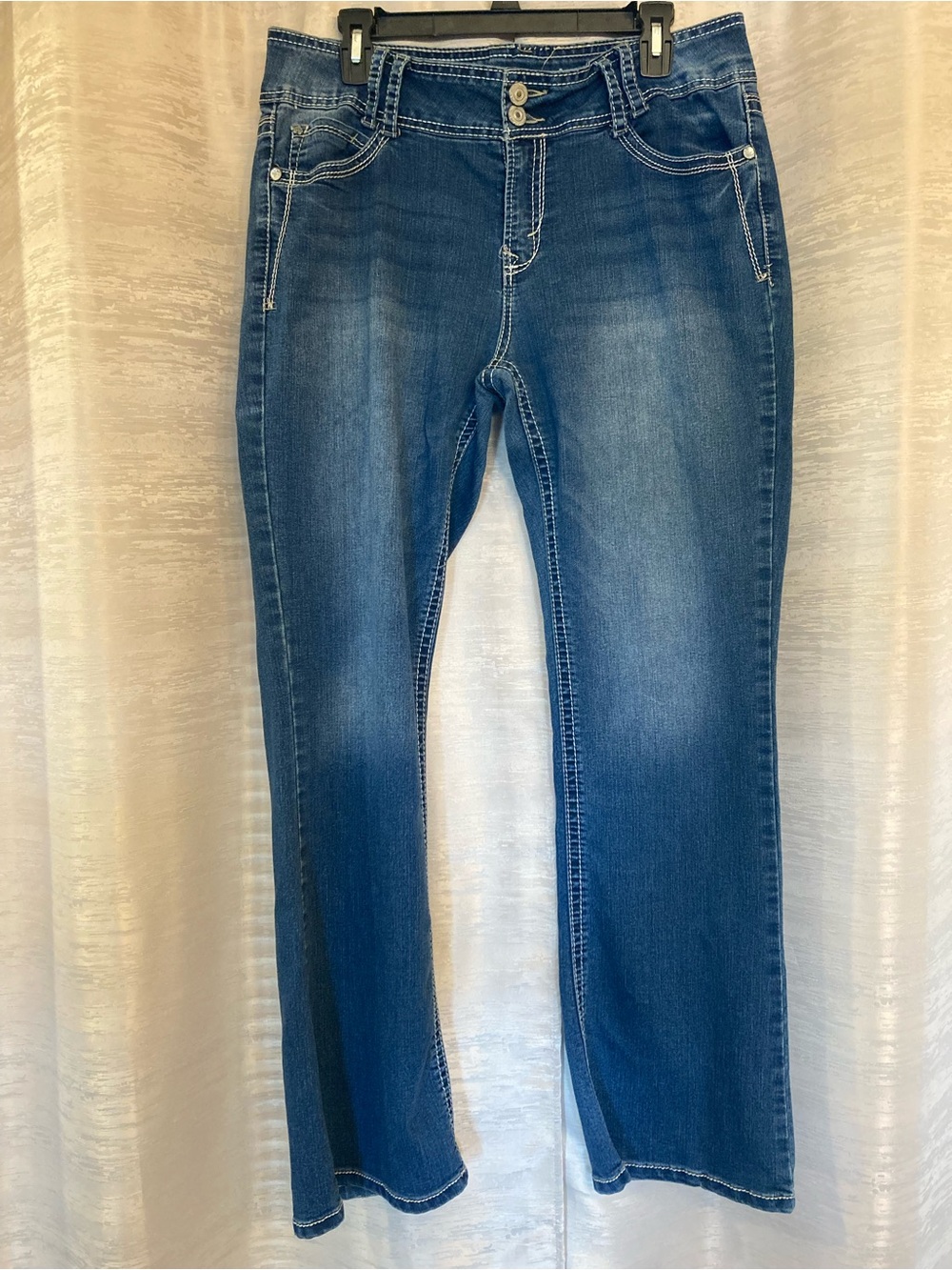Wallflower Women’s Distressed Blue Stretch Jeans 13 regular